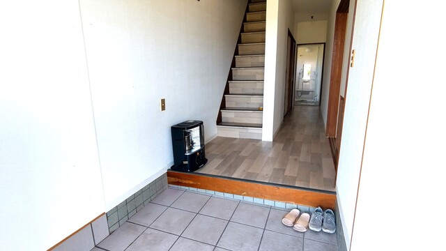 「離れのある家」香南市野市町　中古一戸建ての玄関|2階建て母屋　シンプルでスッキリとした玄関先☆