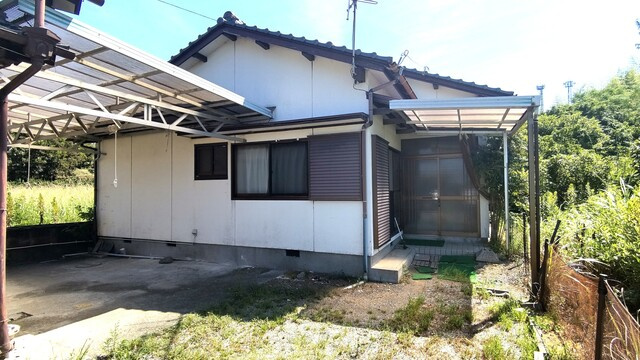 「離れのある家」香南市野市町　中古一戸建ての外観|離れ平屋（2DK）　敷地内にある離れ☆家族の居室はもちろん、趣味の空間としても♪