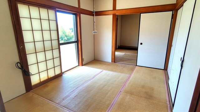 「離れのある家」香南市野市町　中古一戸建ての和室|2階建て母屋　押し入れ付きで収納力あり☆リビングの隣にある和室は、家族みんなのくつろぎスペースとしても♪