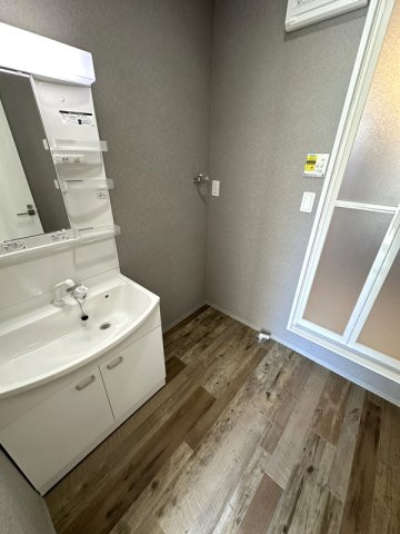 Laximo【キャッシュバック対象物件】の独立洗面台|独立洗面台、小物を置くことができて便利です