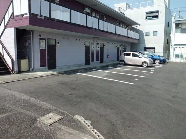 ハイツ林ケ丘の駐車場