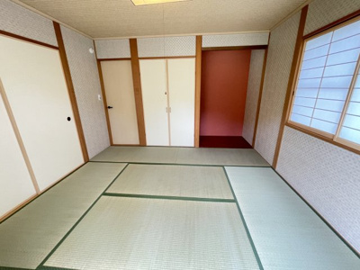 【和室】 | 川西市南野坂２丁目中古戸建 | １階和室収納もしっかりあります！