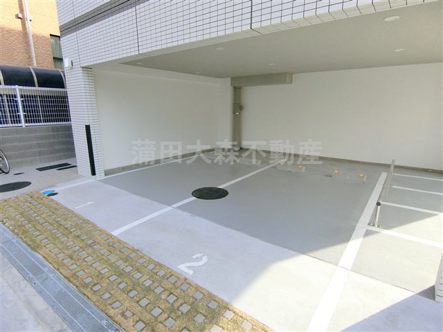 ドゥーエ大鳥居WESTの駐車場|敷地内平置き駐車場　空き状況はお問合せ下さい。