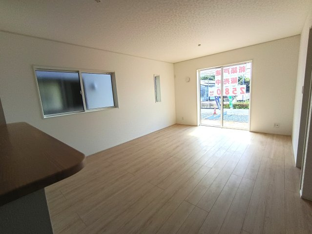 クレイドルガーデン周南市温田第1の居間・リビング|LDK別画角です