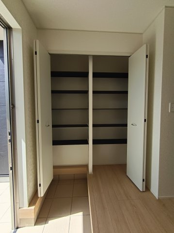 クレイドルガーデン周南市温田第1の収納|収納力のあるシューズボックスです
