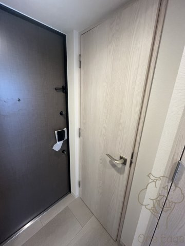 コンフォリア新大阪宮原Qの玄関