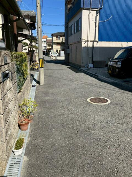 昭和町　中古戸建の前面道路含む現地写真
