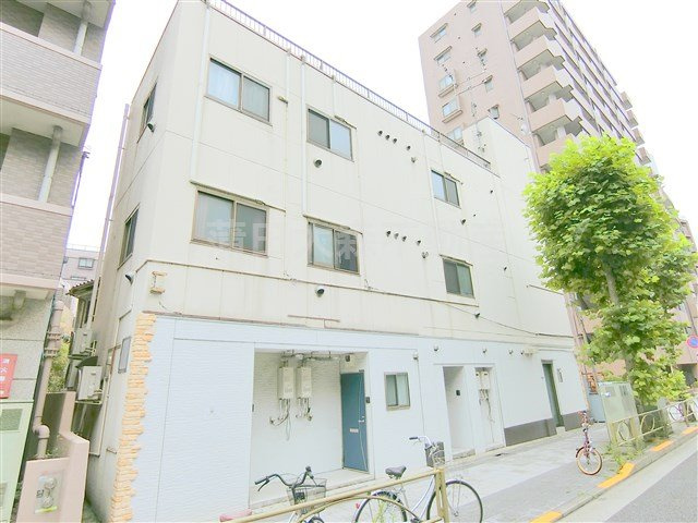リプロン大森8の外観|1988年11月築　鉄骨造地上3階建て総戸数10戸
東京都大田区大森東2丁目　京浜急行線平和島駅徒歩7分、大森町駅徒歩8分　
