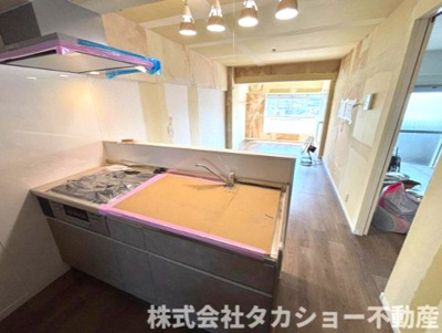 【玄関】 | 千葉都町マンション | これからクロス（壁紙）張り替えします!!下駄箱もこれから設置します。