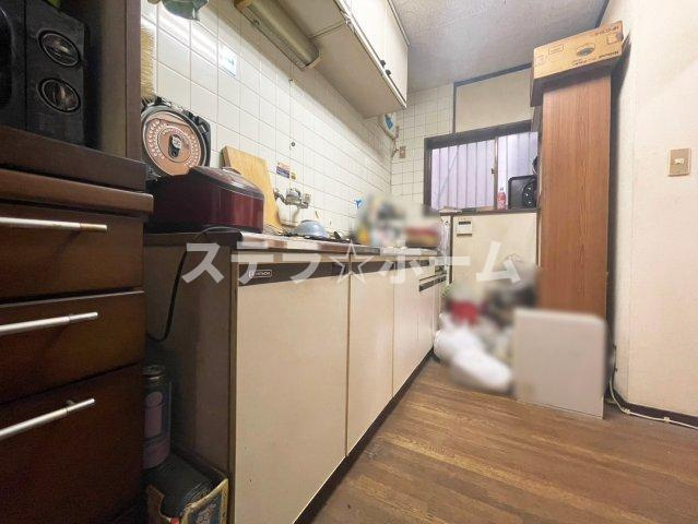 鴫野西5　中古戸建のキッチン|コンパクトなキッチンで掃除もラクラク
