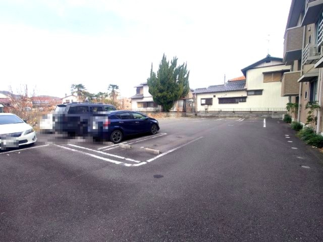 サンライズガーデンの駐車場