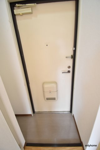 タカラマンション　仲介手数料無料の玄関