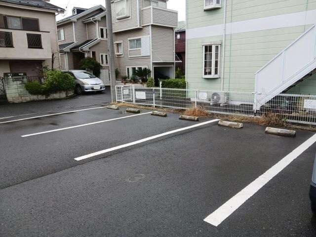 グリーンハイツ橘の駐車場