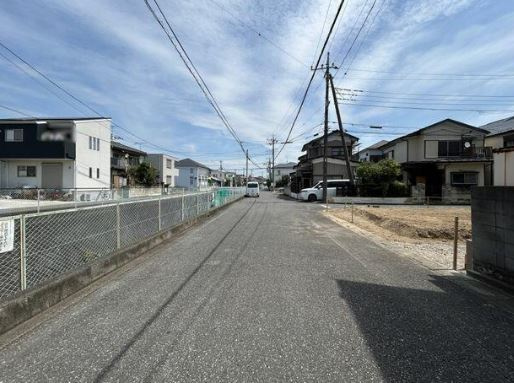 【新築】鶴ヶ島市上広谷新築分譲住宅 全1棟の前面道路含む現地写真|前面道路含む現地写真です