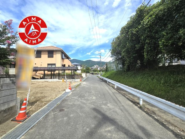 糟屋郡宇美町宇美東3丁目第2-1棟（1号棟）の外観|前面道路含む現地の写真です。
