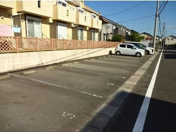 グランディール浄水の駐車場