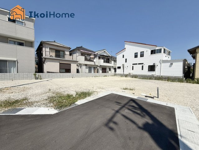 明石市松江　1号地　新築戸建の駐車場|●年中無休：当日予約可●前面道路は約5ｍございます！フラットな土地です！建物はオール電化住宅！