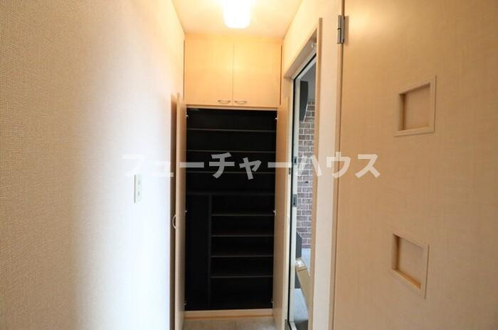 リビングタウン東海　Ｅ棟の玄関