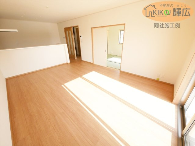 加古川市第11平岡町一色（全1棟）　新築の居間・リビング|同社施工例です。