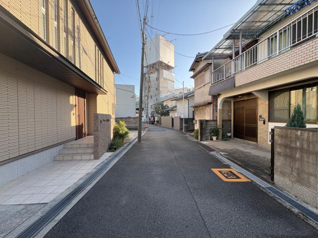 豊中市箕輪1丁目　中古戸建の前面道路含む現地写真