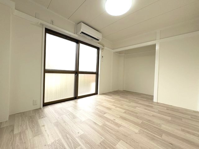 清和マンションの洋室