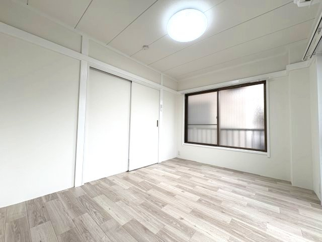 清和マンションの洋室