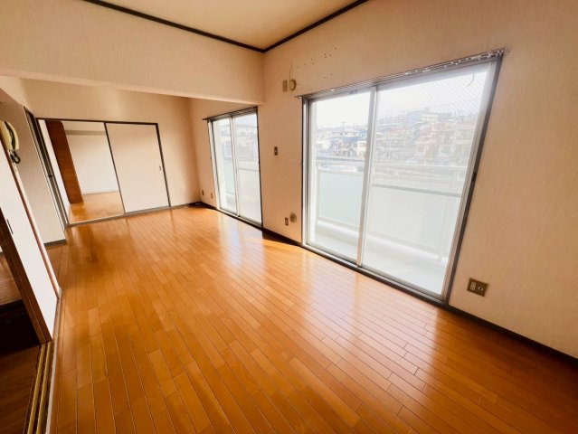 大町マンションの居間・リビング