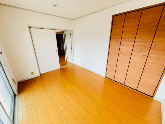 大町マンションの洋室