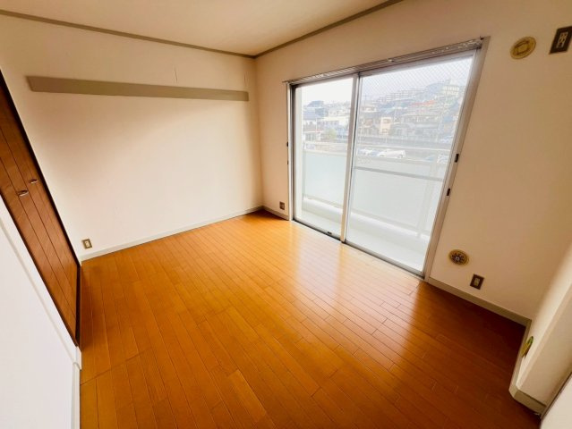 大町マンションの洋室