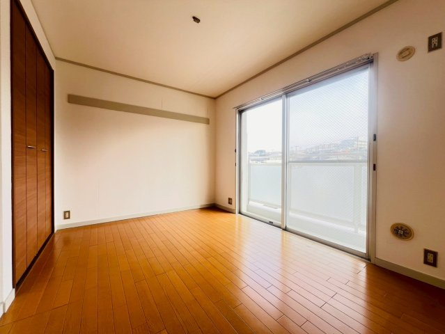 大町マンションの洋室