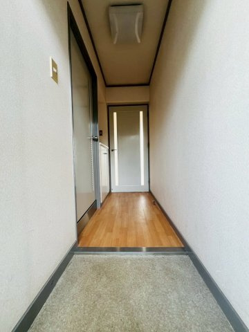大町マンションの玄関