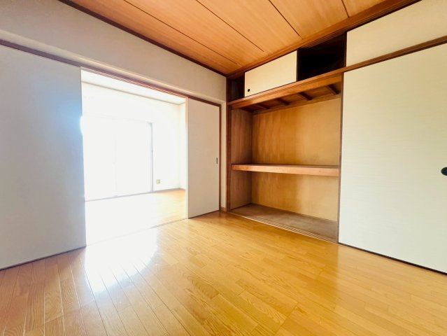大町マンションの寝室