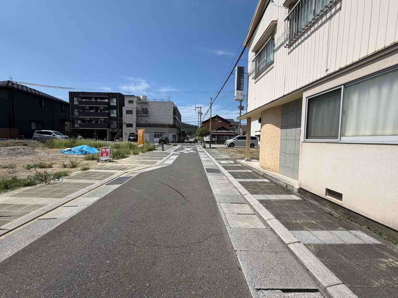 石坪町（3期）の前面道路含む現地写真|現地（2026年7月25日）撮影