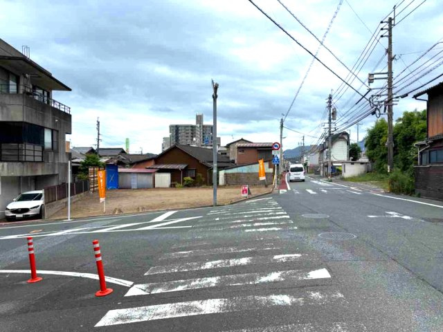 荒生田二丁目の前面道路含む現地写真|※AI加工イメージ（解体・更地後）です。実際の現況とは異なります。