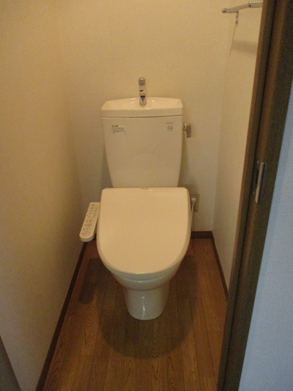 西東京市東伏見４丁目の賃貸マンションのトイレ