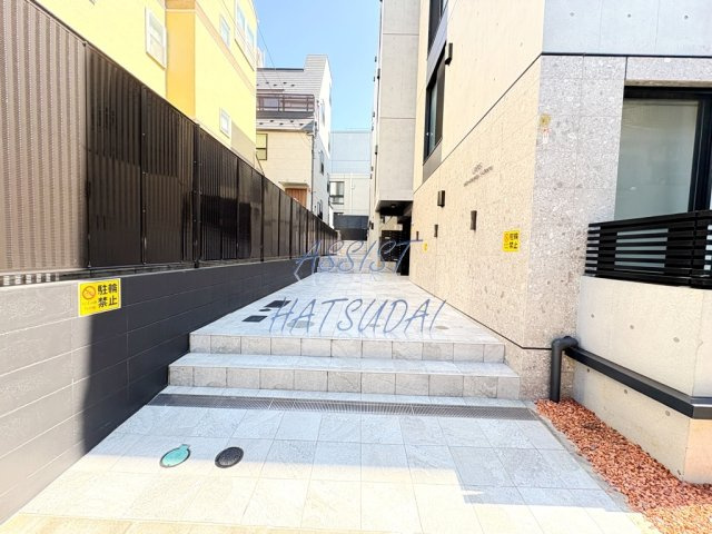 ＬＡＰｉＳ西新宿五丁目のエントランス