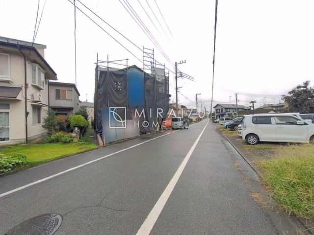 【前面道路含む現地写真】 | プライバシー性と開放感を高める住環境。陽当たりの良い開かれたロケーションを活かし、心地よい暮らしをプランニング