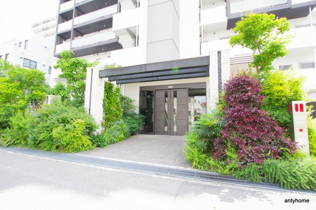アンフィニⅫエサカガーデン　仲介手数料無料のエントランス