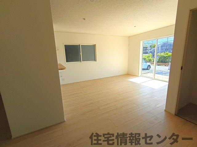 クレイドルガーデン周南市温田第1　2号棟の居間・リビング|リビング別画角です