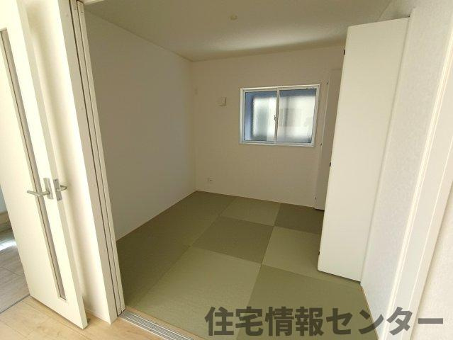 クレイドルガーデン周南市温田第1　2号棟の和室|LDK横の和室です