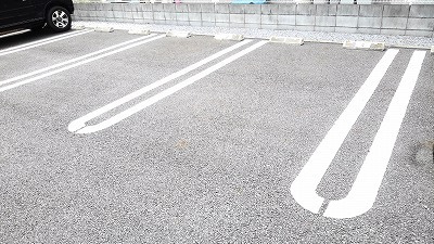 グランルミエール　の駐車場
