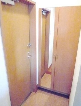 オリエンタル　コスモの玄関