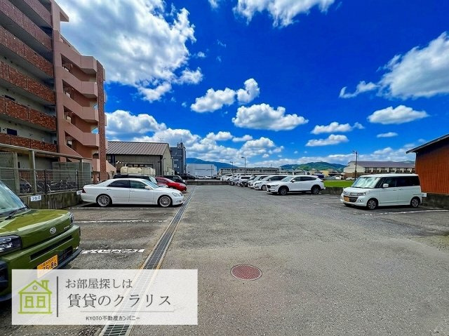 エルフィン井上の駐車場