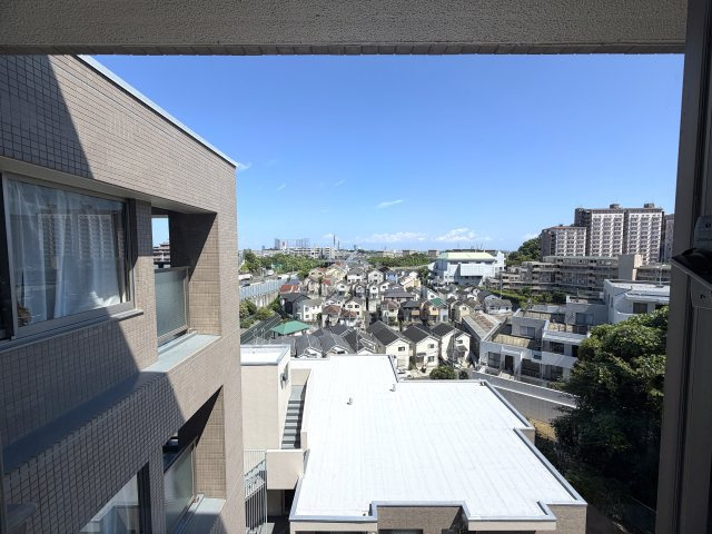 ただいま絶賛室内工事中！！完成したら当然写真以上のクオリティーに。登記簿上９階ではありますが、部屋位置は７階部分。陽当たりも眺望もご覧頂ければ納得です！！な、『リーベスト保土ヶ谷Ｈ号棟』リノベーションの展望