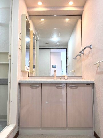 メイツ調布多摩川の独立洗面台