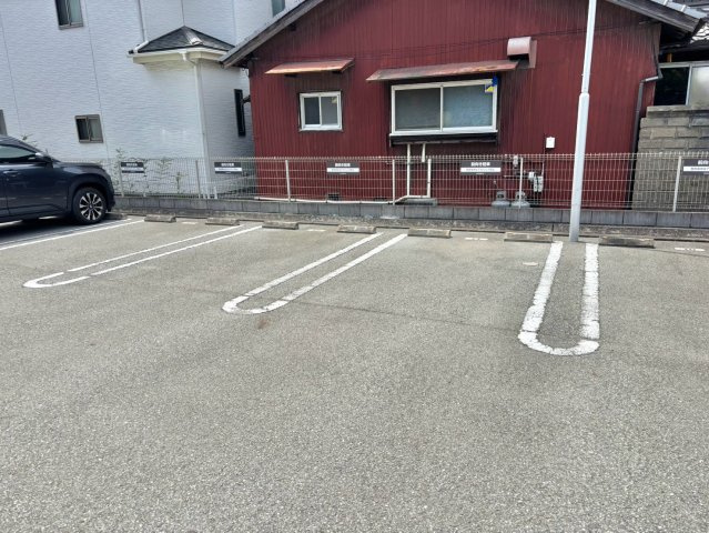 メゾンドールMの駐車場