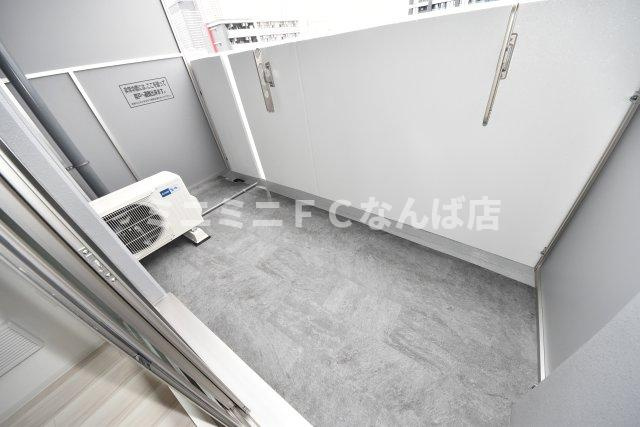 セレニテ難波リアンのバルコニー
