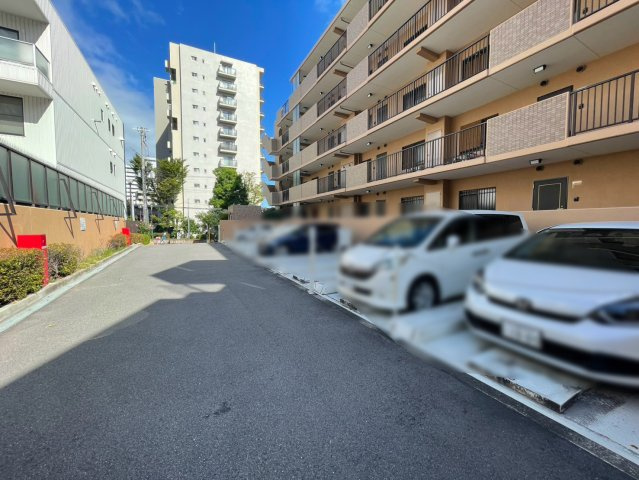 トーカンマンション千里五月が丘の駐車場|マンションの駐車場です
