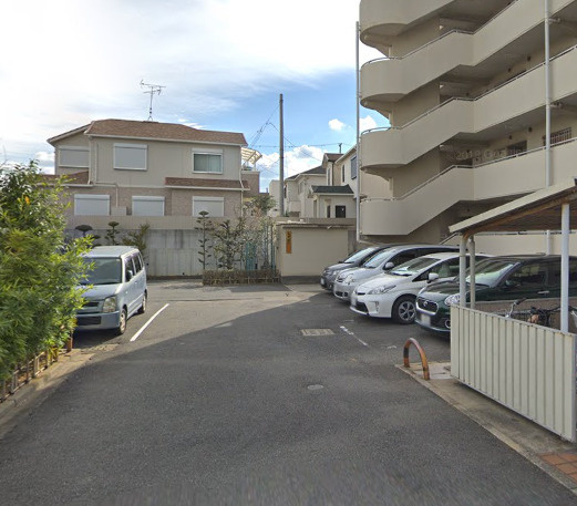 ファミーユ羽衣の駐車場|駐車場に車を止められます