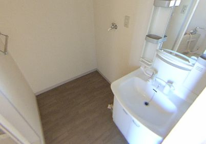 ファミーユ羽衣の独立洗面台|独立洗面台、小物を置くことができて便利です